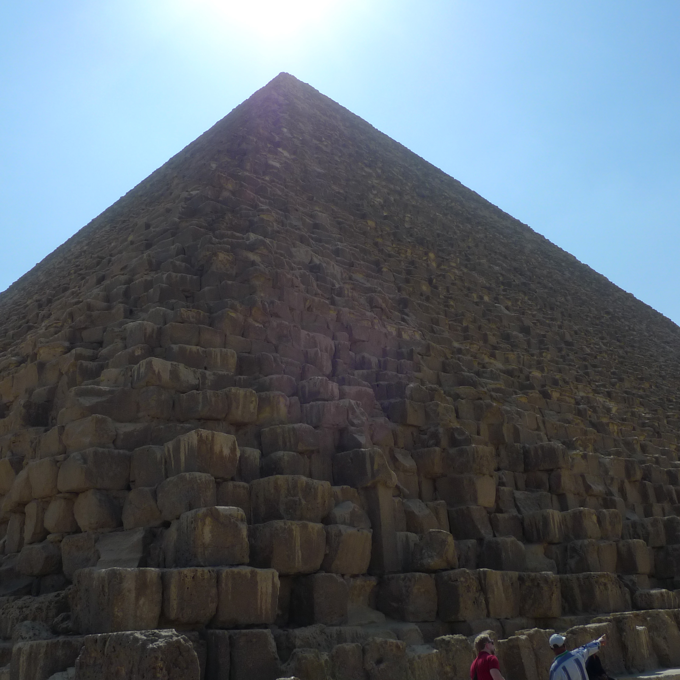 Pyramids in Giza were built to honor the sun